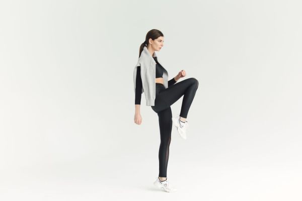 Quelle tenue de sport allie confort et soutien pour les femmes pratiquant le crossfit?